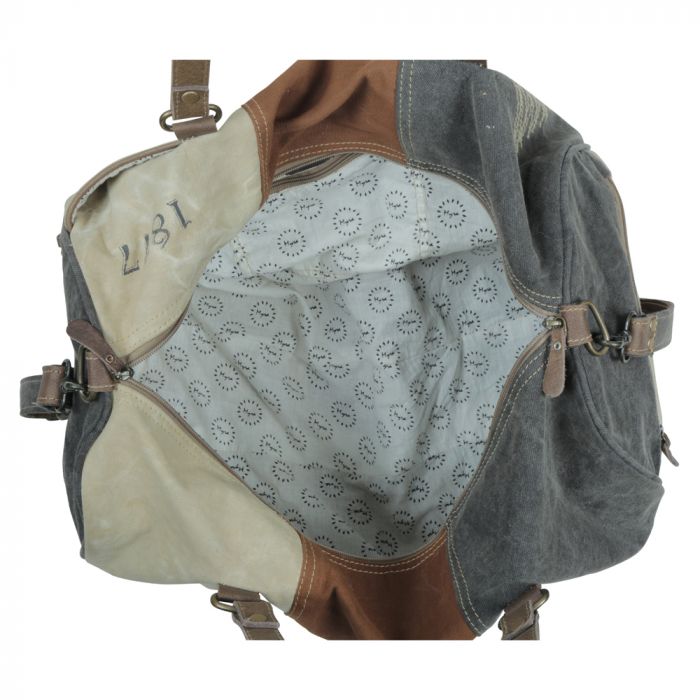 Neutral Aesthetic Traveler Bag